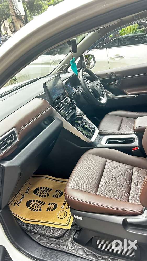 Toyota Innova Hycross 2.0 Zx (o) Hybrid 7 Str, 2023, Petrol