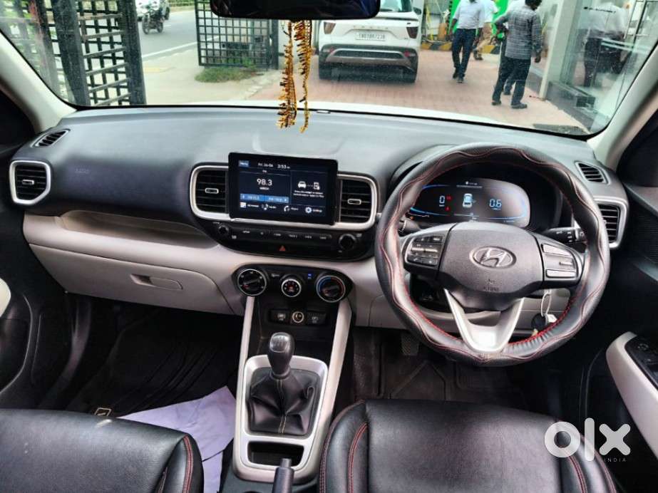 Hyundai Venue S(o) Knight Edition Mt, 2023, Petrol