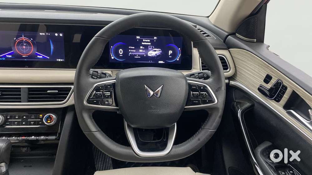 Mahindra Xuv700 2.0 Ax 7 Petrol Mt Str, 2021, Petrol