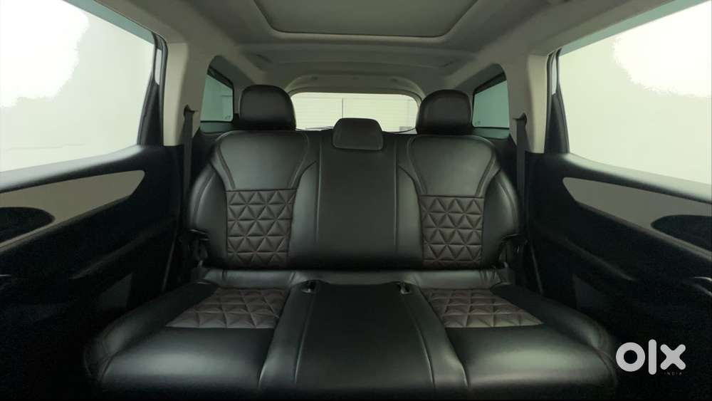 Mahindra Xuv700 2.2 Ax 5 Diesel At Str, 2023, Diesel