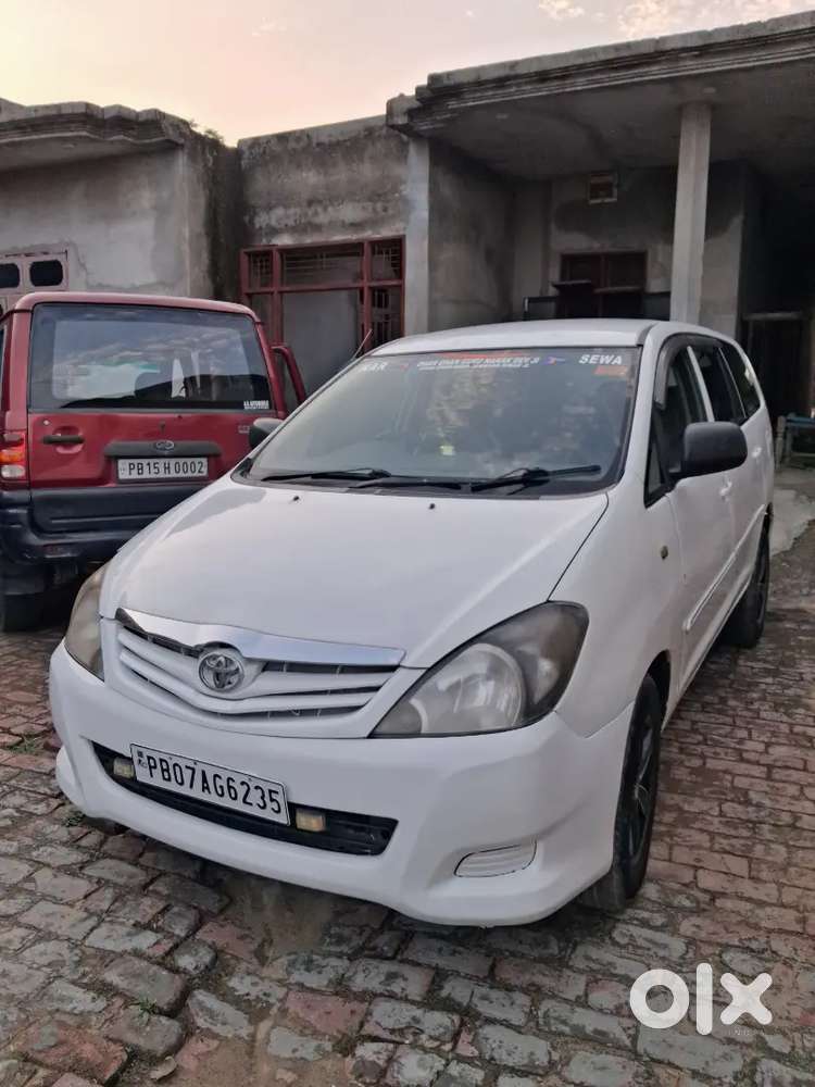 Toyota Innova White Pass 2029