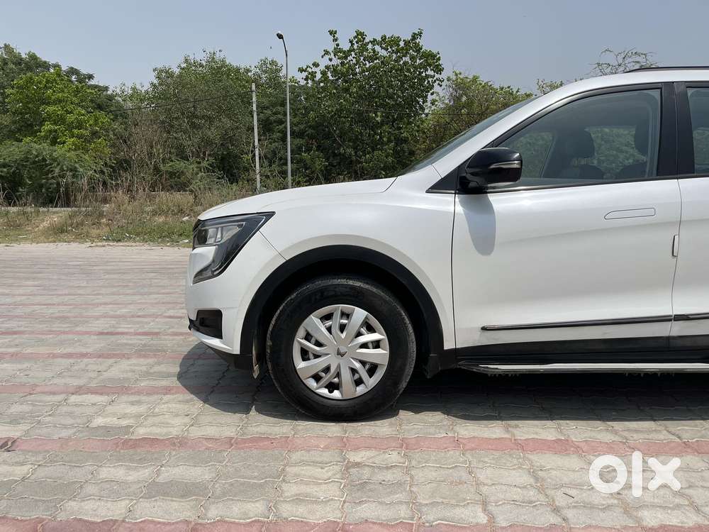 Mahindra Xuv700 2.0 Mx Petrol Mt 5 Str, 2023, Petrol