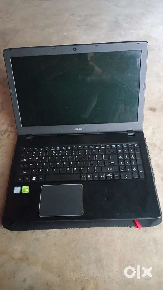 Esar ki laptop hai