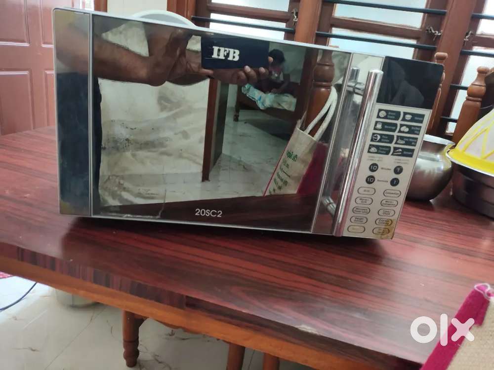Well maintained in condition Microwave Oven