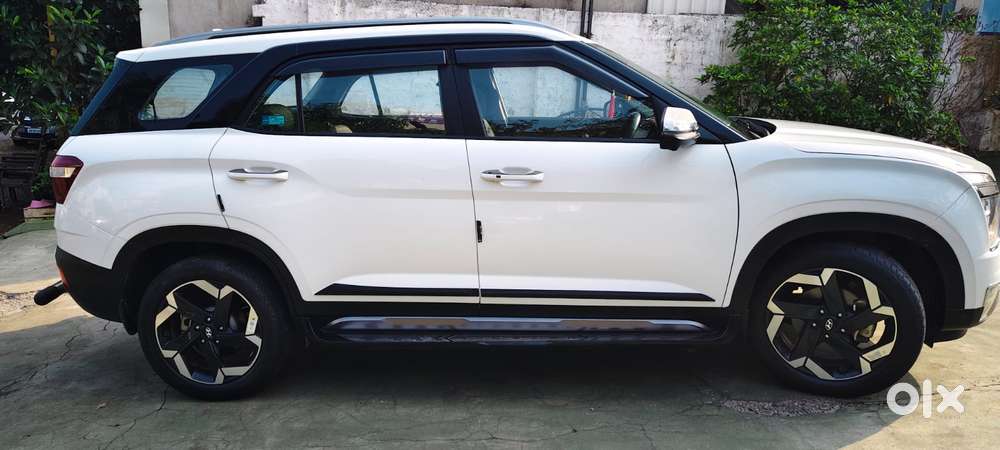 Hyundai Alcazar Platinum (o) 7 Str 1.5 Petrol Dct, 2023, Petrol