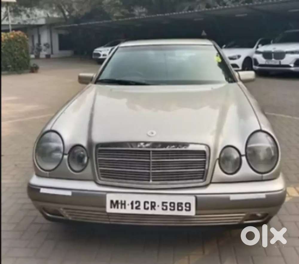 Mercedes Benz E320  Petrol Varient