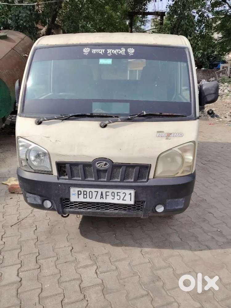 Mahindera Maximo School Van Model 2013 Private Number