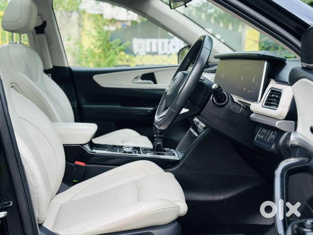 Mahindra Xuv700 2.2 Ax 7 Diesel Mt Luxury Pack Str, 2022, Diesel