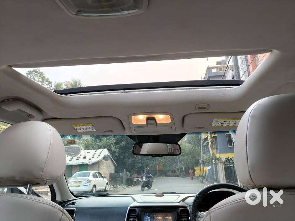 Mahindra Xuv300 1.2 W8 (o) Amt Petrol, 2023, Petrol