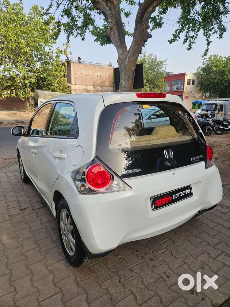 Honda Brio V Automatic, 2014, Petrol