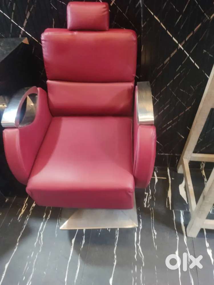 Salon chair fully conditions