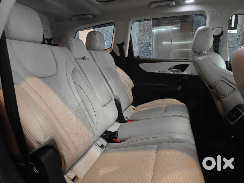 Mahindra Xuv700 2.2 Ax 7 Diesel At Luxury Pack Str Awd, 2023, Diesel