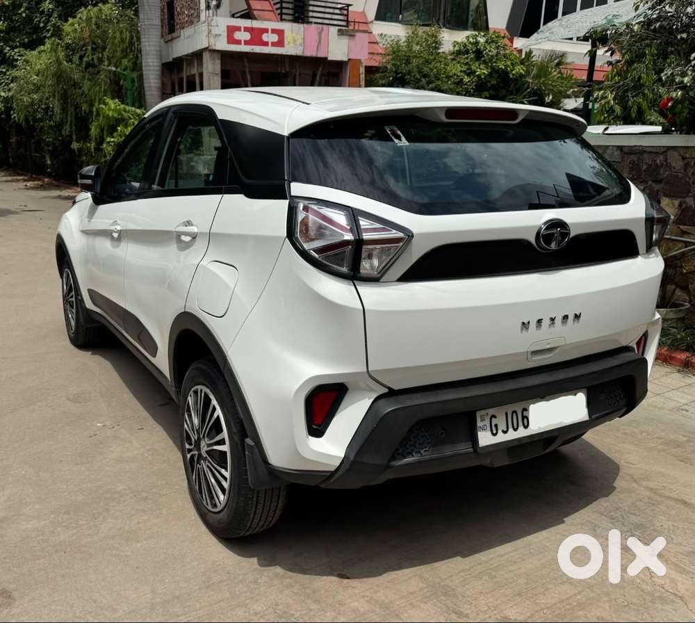 2022 Tata Nexon Petrol – Calgary White