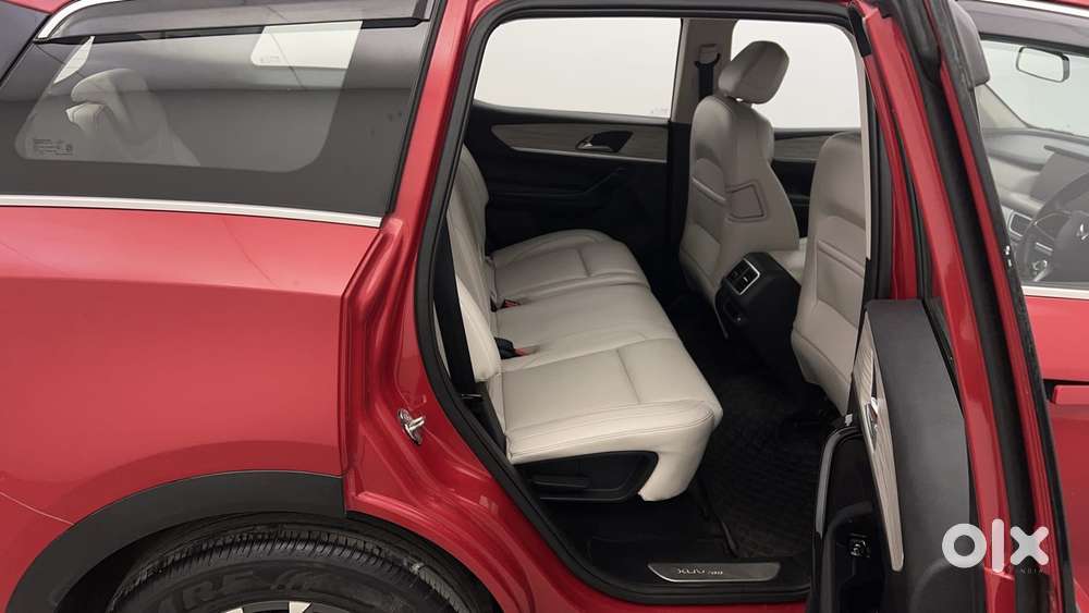 Mahindra Xuv700 2.0 Ax 7 Petrol At Luxury Pack Str, 2021, Petrol