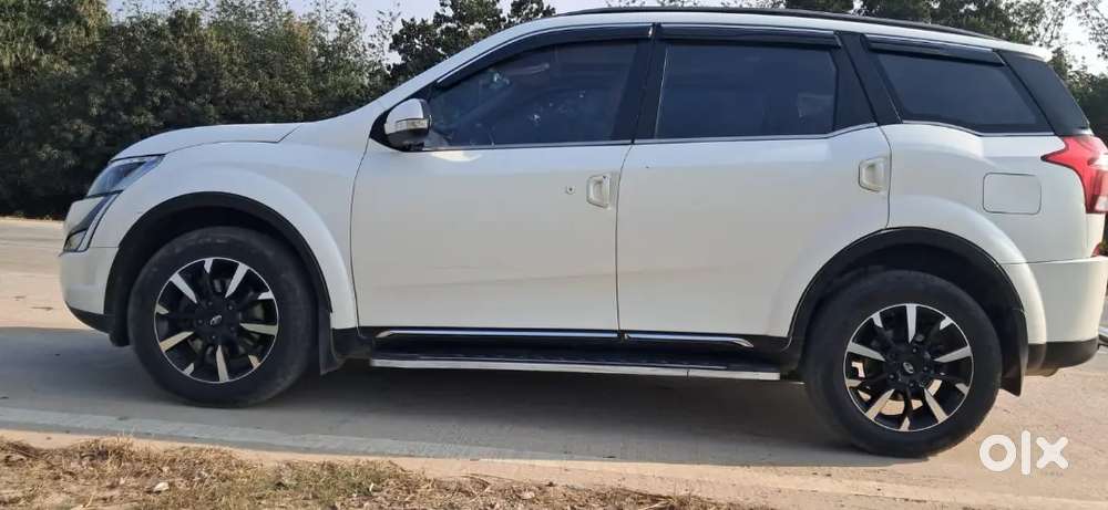 Full Top Model With Company Service  Record. No Any Work In Xuv