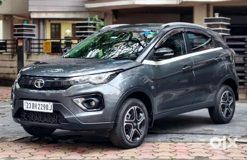 Tata Nexon 1.5 Revotorq Xma Plus (s) Amt, 2023, Petrol