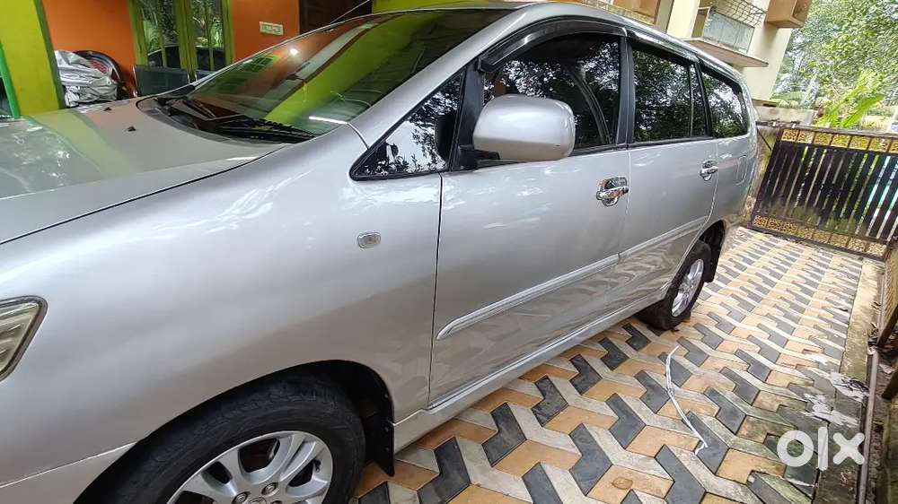 Toyota Innova 2012 G