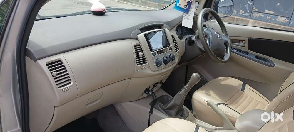 Toyota Innova 2.5 G (diesel) 8 Seater Bs Iv, 2015, Diesel
