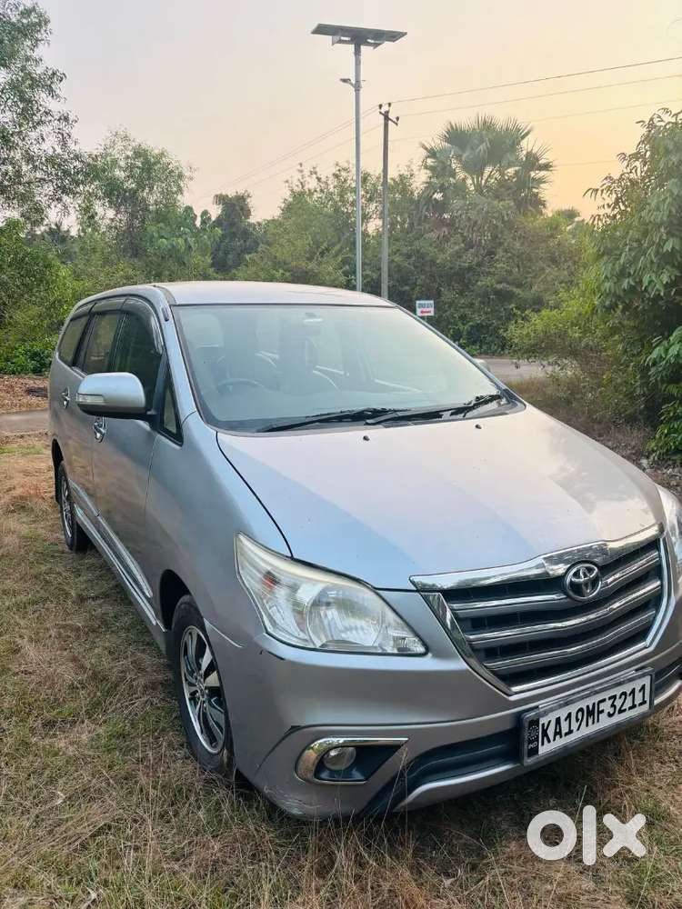 Toyota Innova 2015