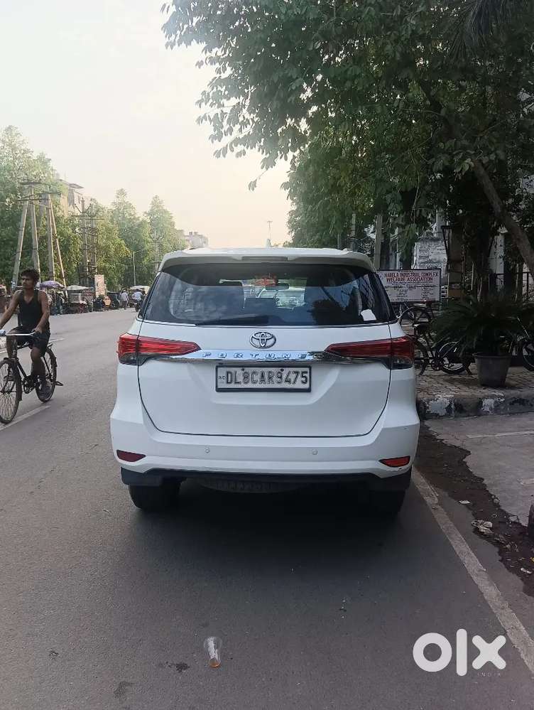 Toyota Fortuner 2017 White Diesel – Well Maintained
