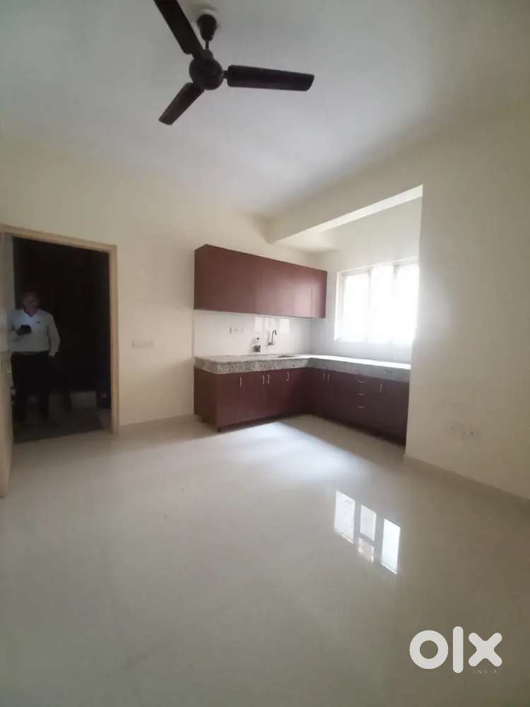 3BHK Semi Furnished सोसाइटी फ्लैट Available For Rent 15000 For Rent