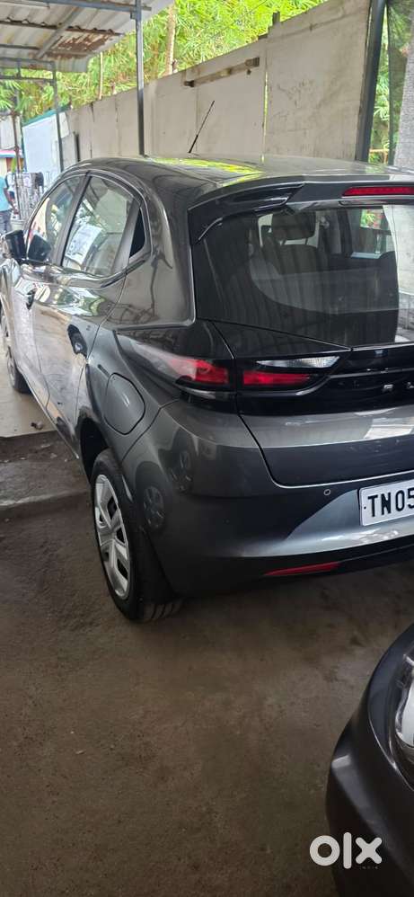 Tata Altroz, 2022, Petrol