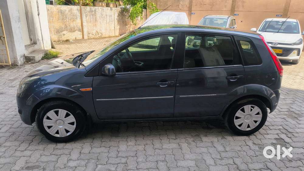 Ford Figo 2010-2012 Petrol Titanium, 2010, Petrol