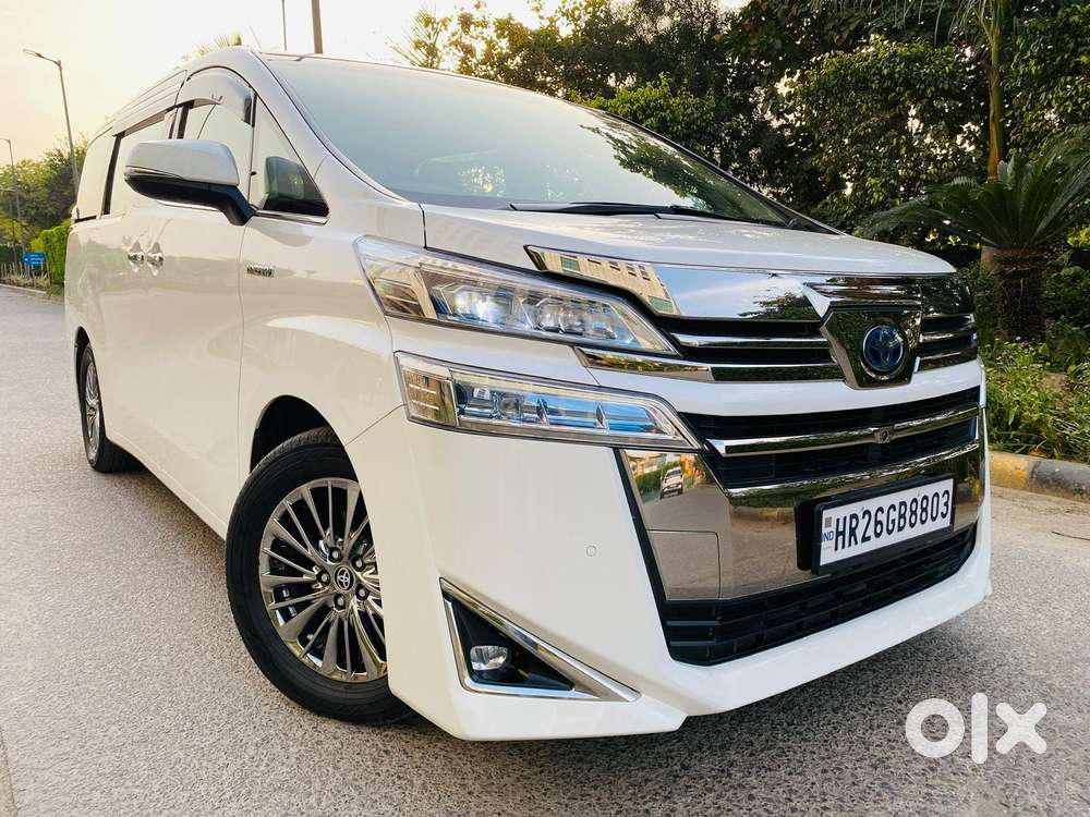 Toyota Vellfire 2.5 Executive Lounge, 2021, Cng & Hybrids