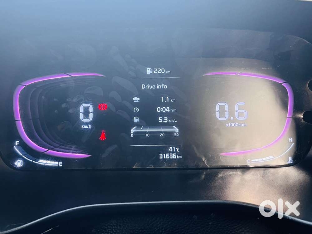 Kia Carens, 2022, Petrol