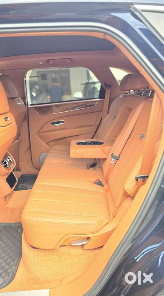 Bentley Bentayga V8 Petrol, 2023, Petrol