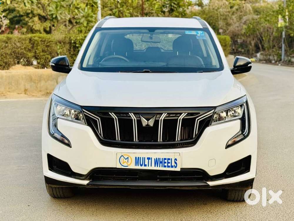 Mahindra Xuv700 2.0 Mx Petrol Mt 5 Str, 2023, Petrol