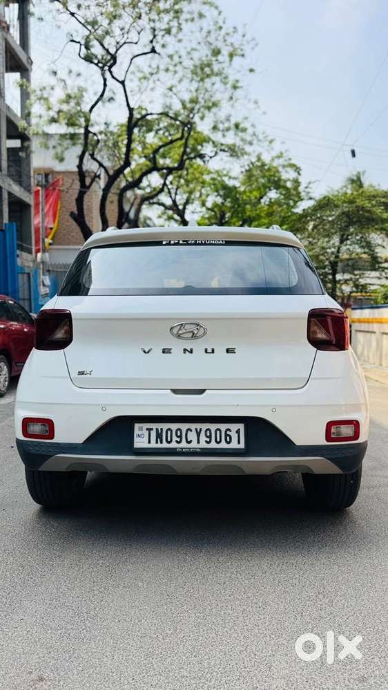 Hyundai Venue 2022 Diesel 7500 Km Driven