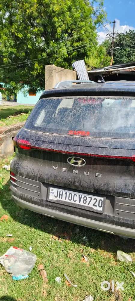 Hyundai Venue 2024 Petrol 4000 Km Driven