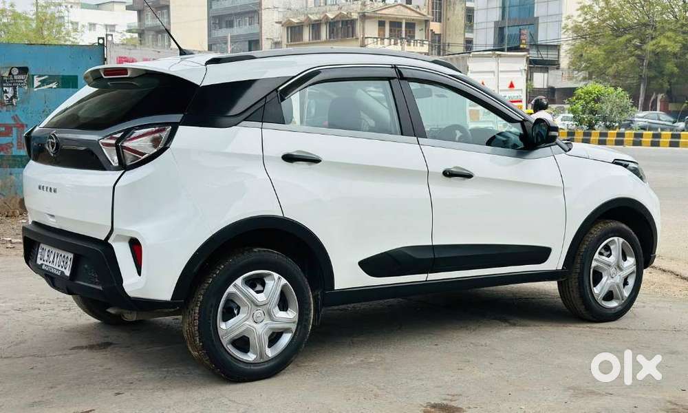 Tata Nexon 1.2 Revotron Xma Amt (s), 2022, Petrol