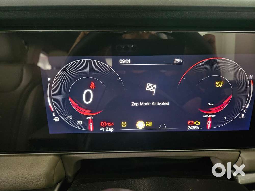 Mahindra Xuv700 2.2 Ax 7 Diesel Mt Luxury Pack Str, 2025, Diesel