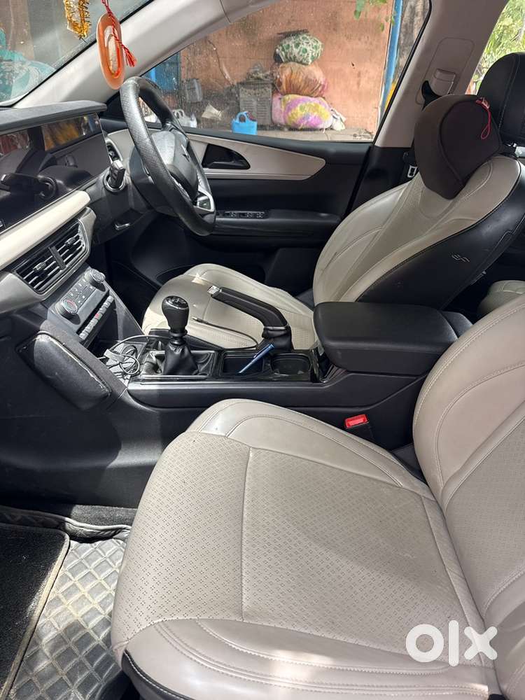 Mahindra Xuv700 2022 Diesel Manual Year