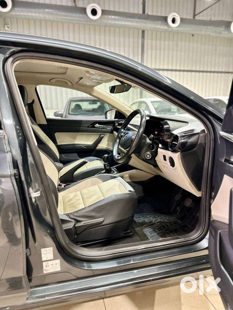 Skoda Slavia Style 1.0l Tsi Mt, 2023, Petrol