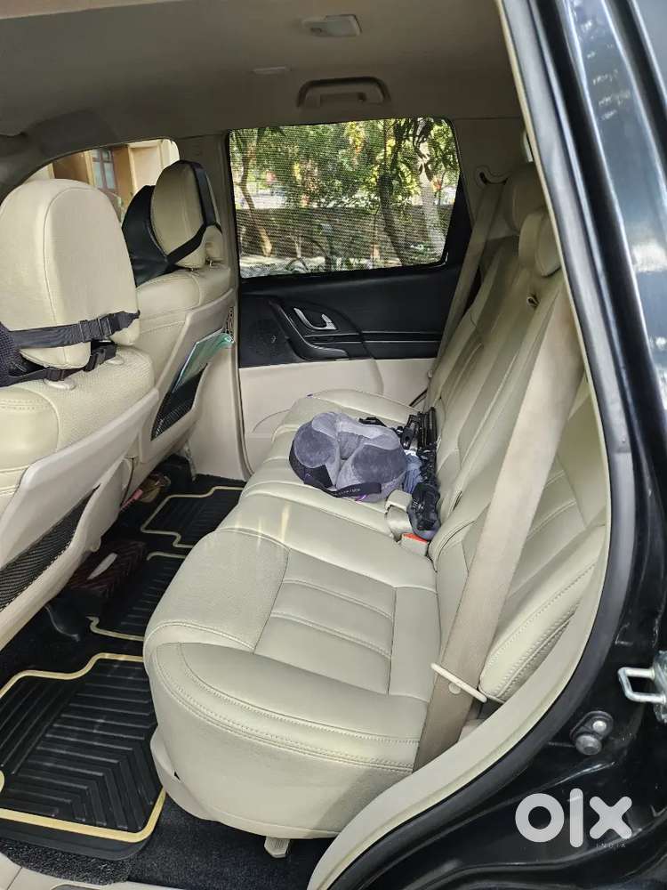 Xuv500, W6 Manual, 2017 Registered,napoli Black Colour.single Owned