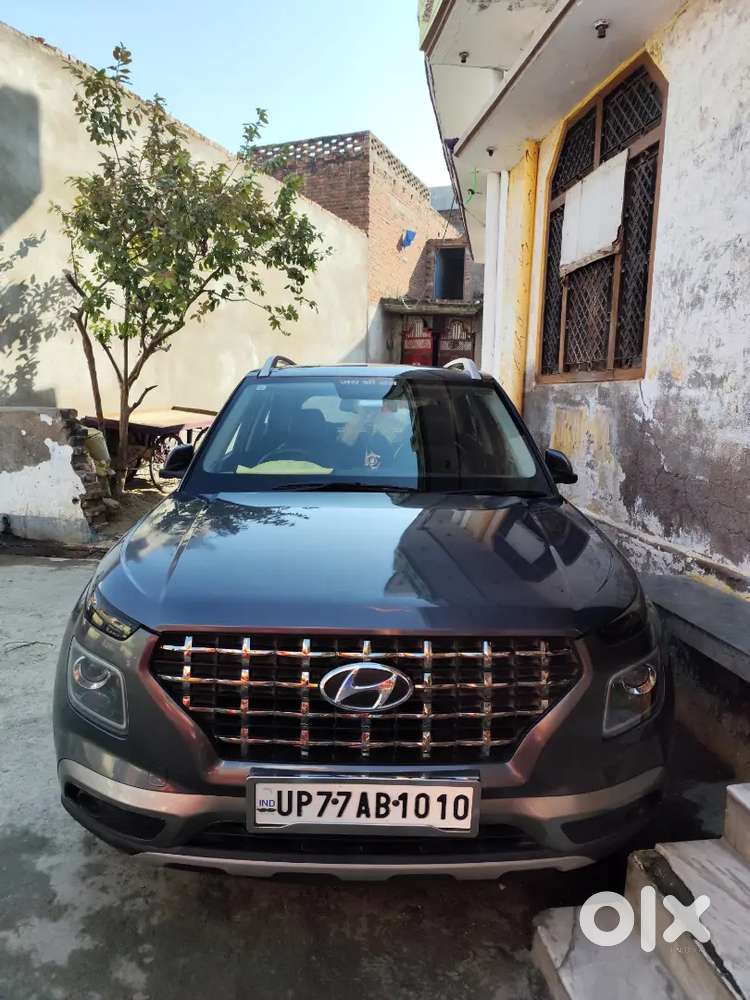 Hyundai Venue 2019 Diesel 105000 Km Driven Well Maintained.