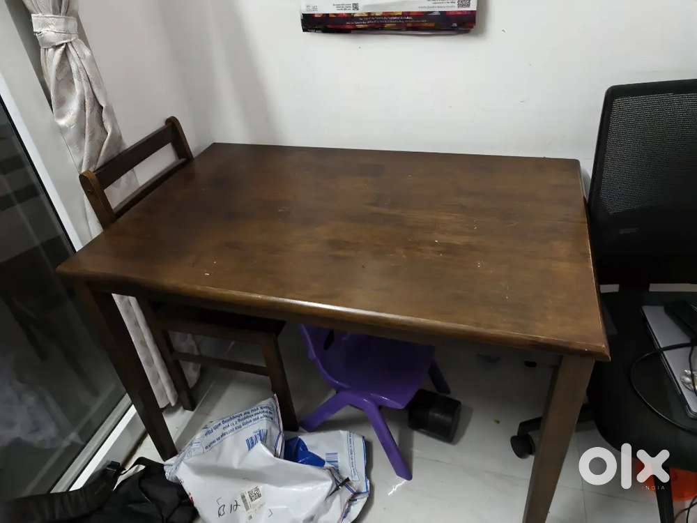 4 seater dinning table for sale