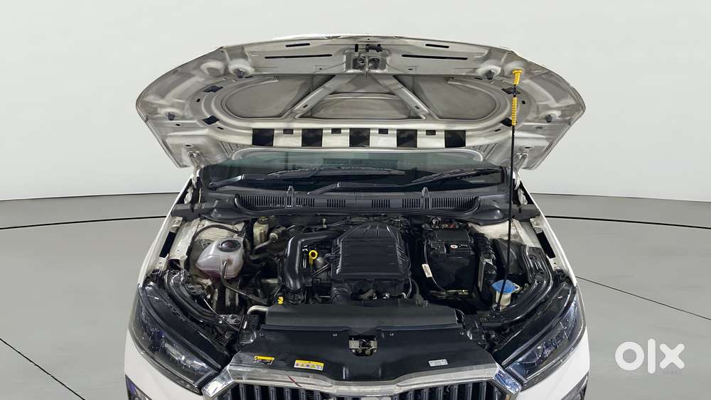 Skoda Slavia 1.0 Tsi Style At, 2023, Petrol