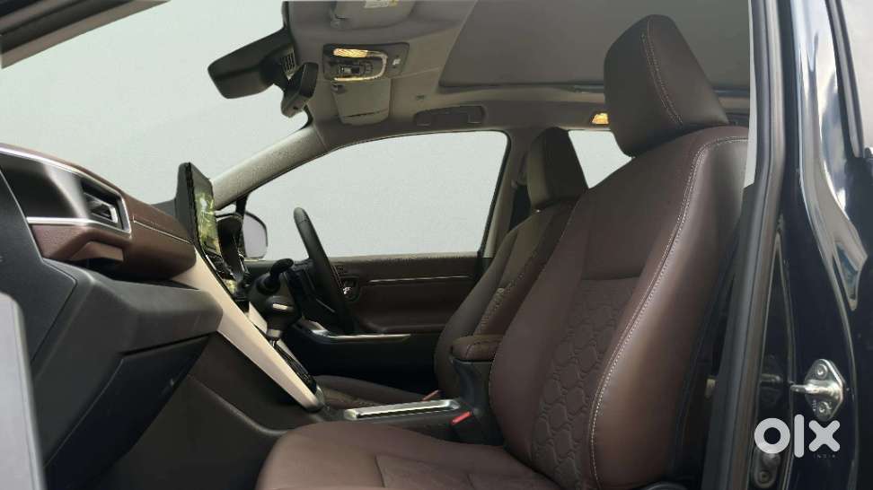 Toyota Innova Hycross 2.0 Zx (o) Hybrid 7 Str, 2025, Petrol