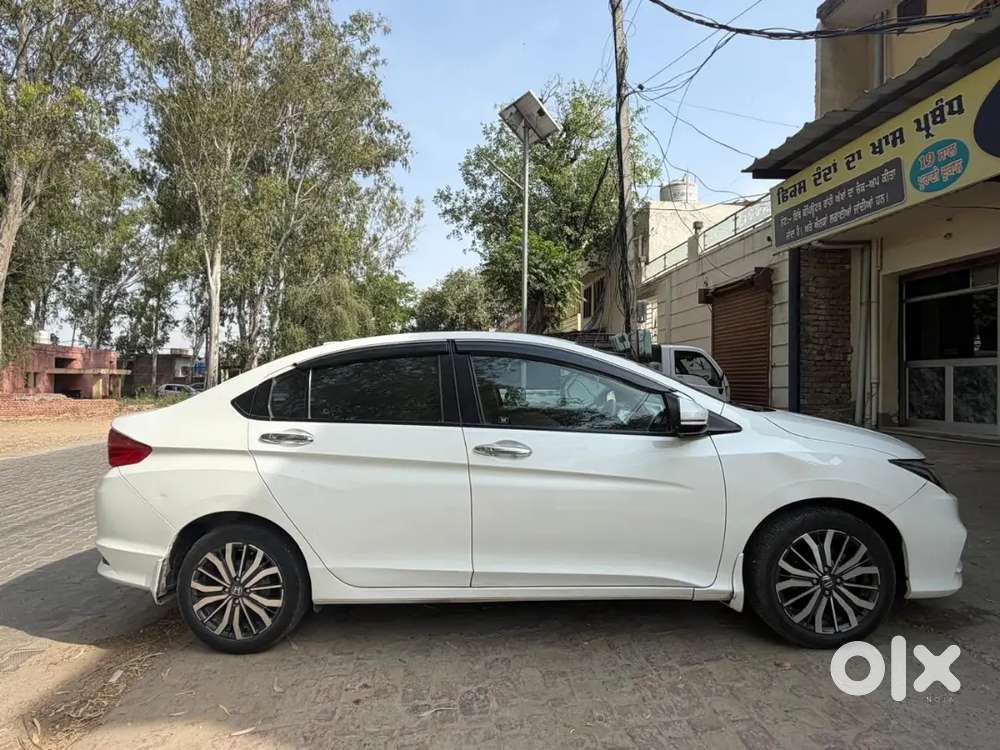 Honda City Hybrid Ehev 2017 Petrol 72000 Km Driven