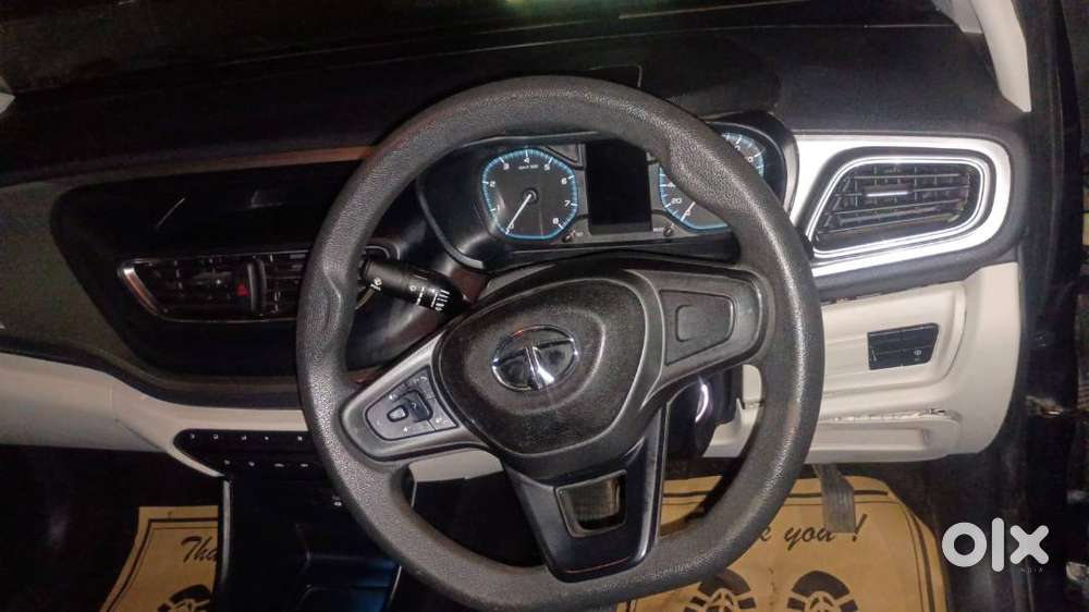 Tata Altroz Xm 1.2 Petrol Bs6 &ndash; 2024 Model