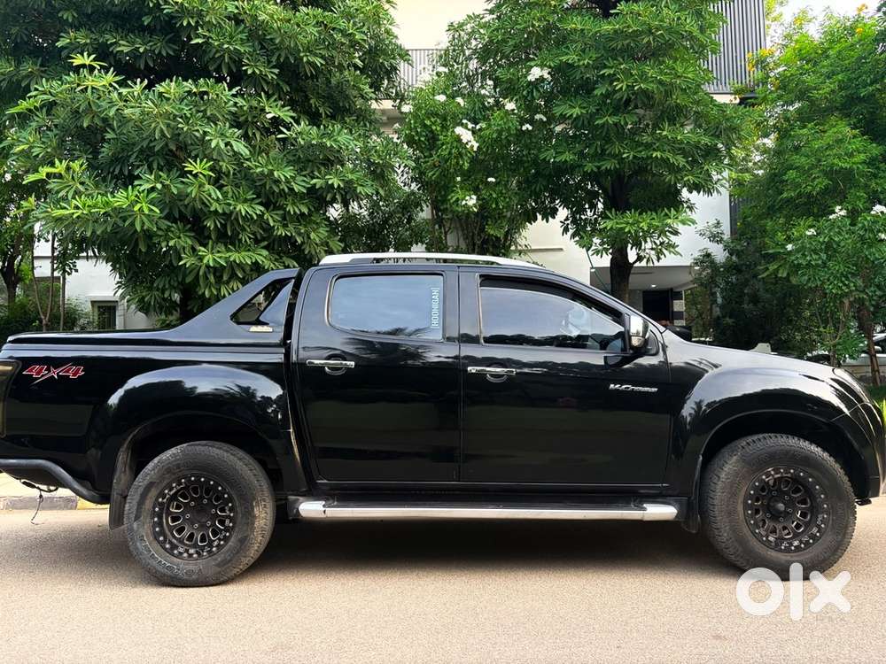 2019 Isuzu D-max V-cross 4x4  68,500 Km  Single Owner