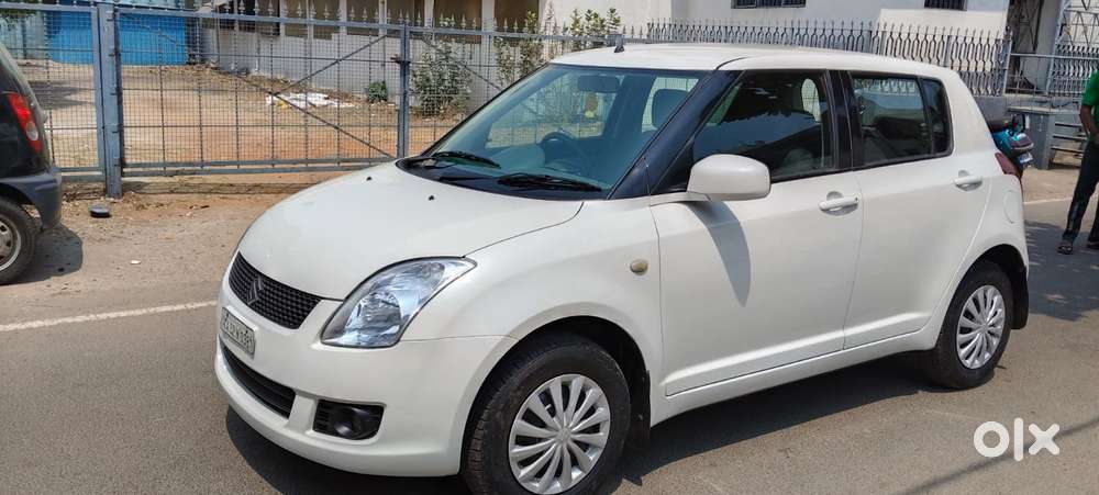 Maruti Suzuki Swift Vxi 1.2 Abs Bs-iv, 2011, Petrol
