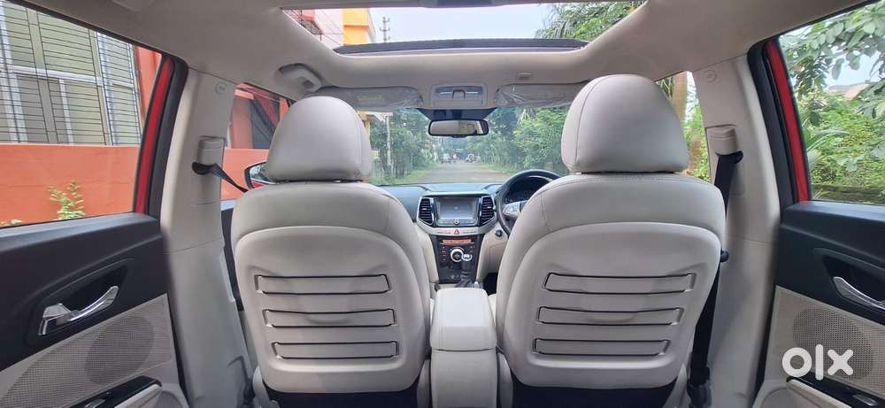 Mahindra Xuv300 W8 Option Dual Tone, 2021, Petrol