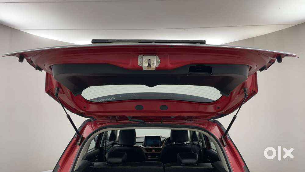 Maruti Suzuki Vitara Brezza 1.5 Zxi Plus At Dual Tone, 2022, Petrol