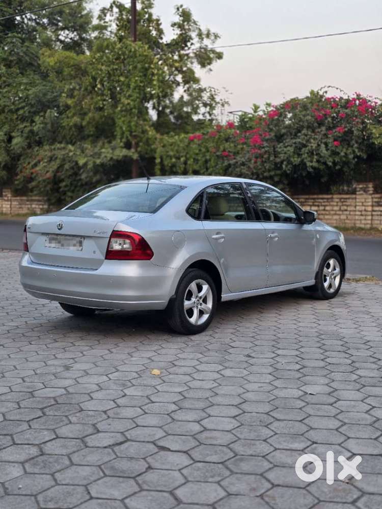 Skoda Rapid Elegance 1.6 Tdi Cr Manual, 2012, Diesel