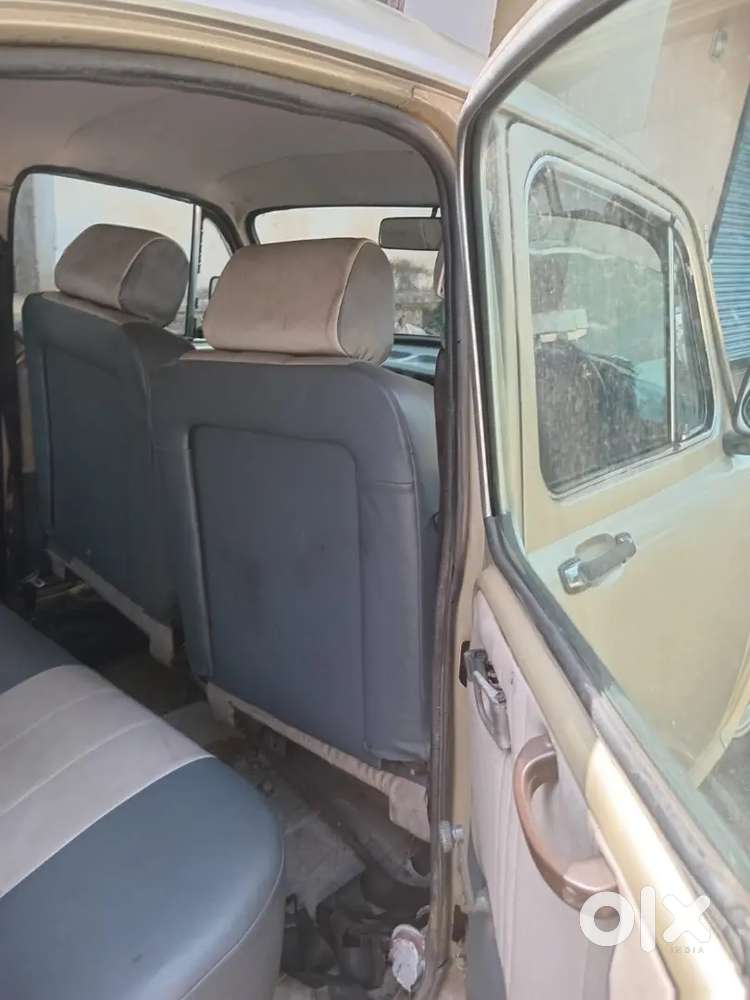 Ambassador Classic 1500 2001